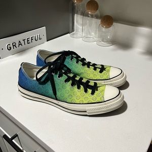 Converse Smiley Face multi colored size 10.5